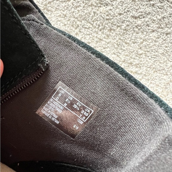 Clarks Collection Size 8.5 Sharon Spring Suede Ankle Chelsea Boots Booties zip - Picture 6 of 6